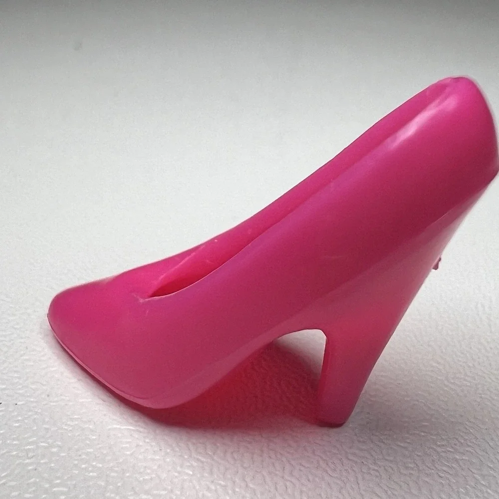 Single Barbie Doll High-Heel Shoe Closed Tow Pump Superstar Era Hot Pink Fuchsia